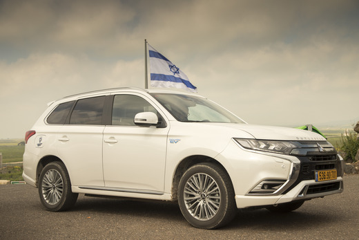 מיצובישי אאוטלנדר PHEV 